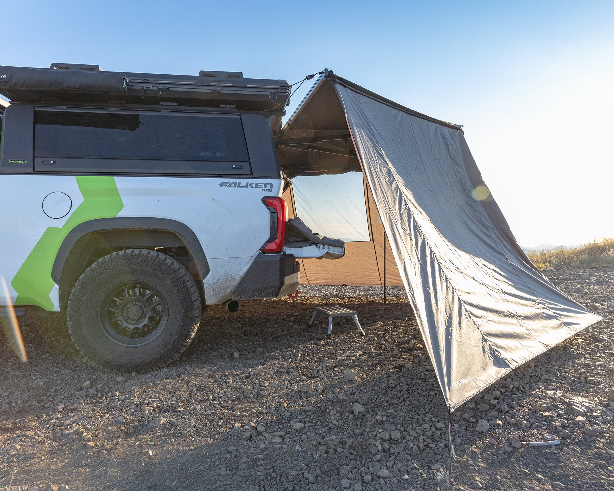 DeltaWing 270° Awning (XL) Wall Kit